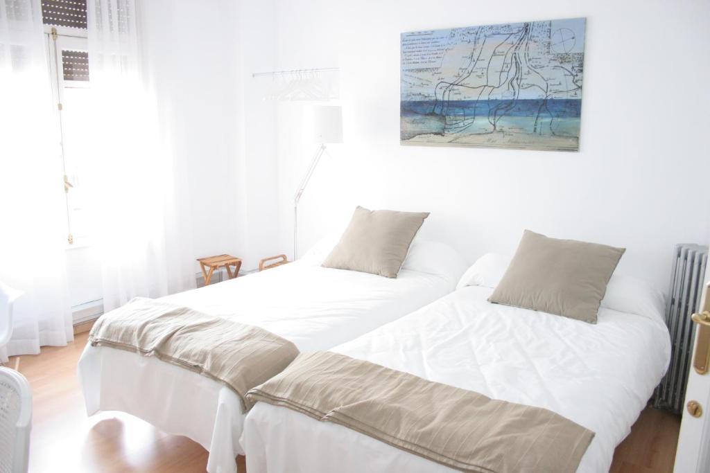 7 Moons B&B Valencia Room photo